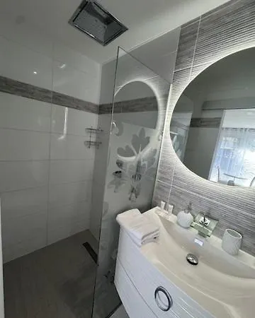 Διαμέρισμα L'etoile Vip Avec Jacuzzi