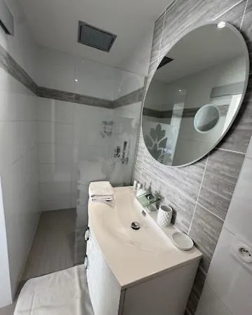 Διαμέρισμα L'etoile Vip Avec Jacuzzi