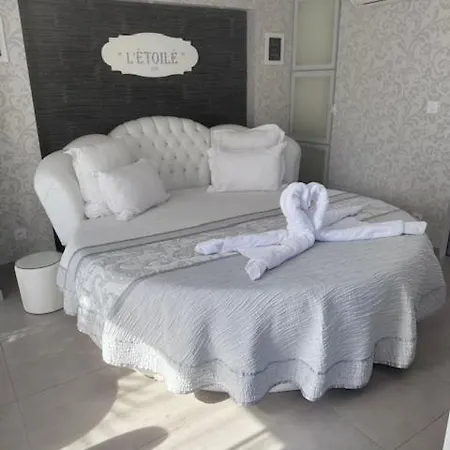 Διαμέρισμα L'etoile Vip Avec Jacuzzi *